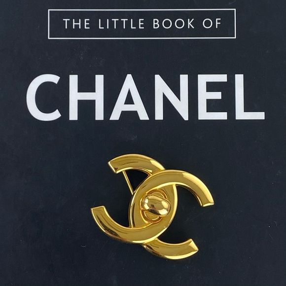*SOLD* Authentic CHANEL Turnlock Brooch - Picture 3 of 11
